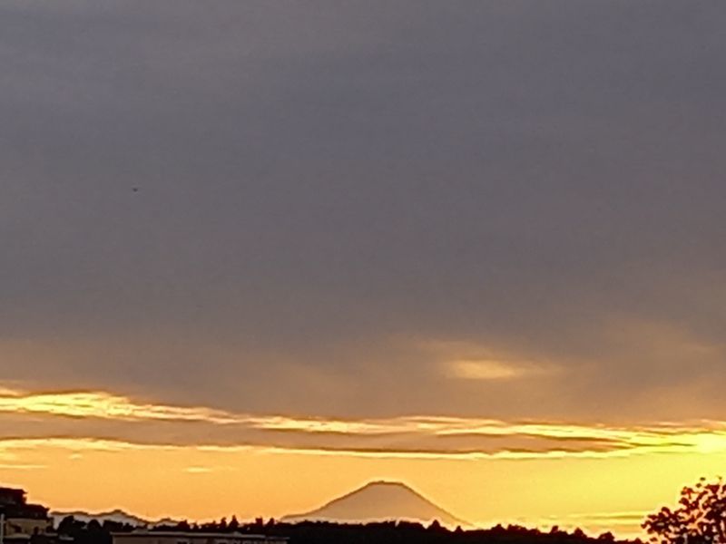 夕焼けに浮かぶ富士山☆